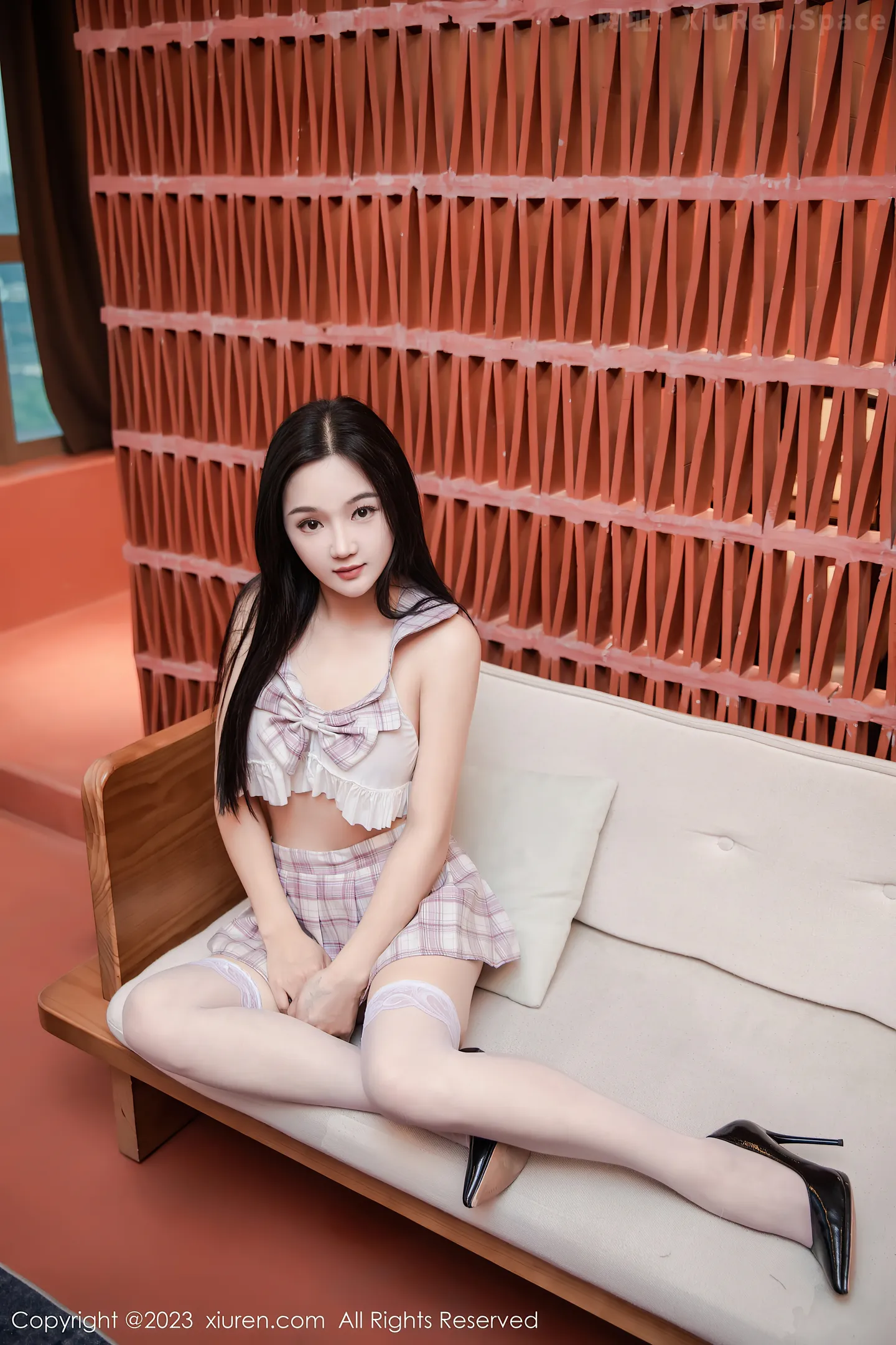 图片[5]-[XiuRen秀人网] VOL.6733 新人模特慕嫣然Lancy性感浅粉色短裙套装配白丝袜完美诱惑写真60P-秀人网官方网站